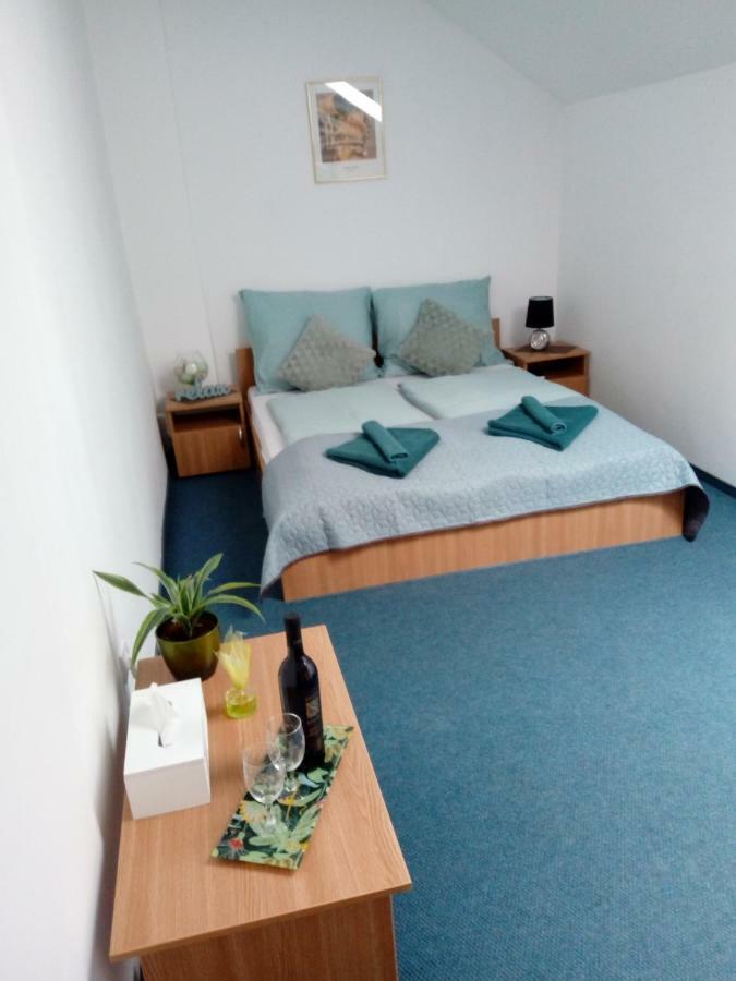 Yorki Panzio Hotel Alsoors Luaran gambar