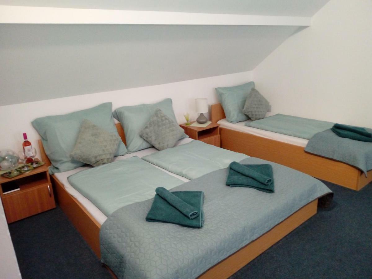 Yorki Panzio Hotel Alsoors Luaran gambar