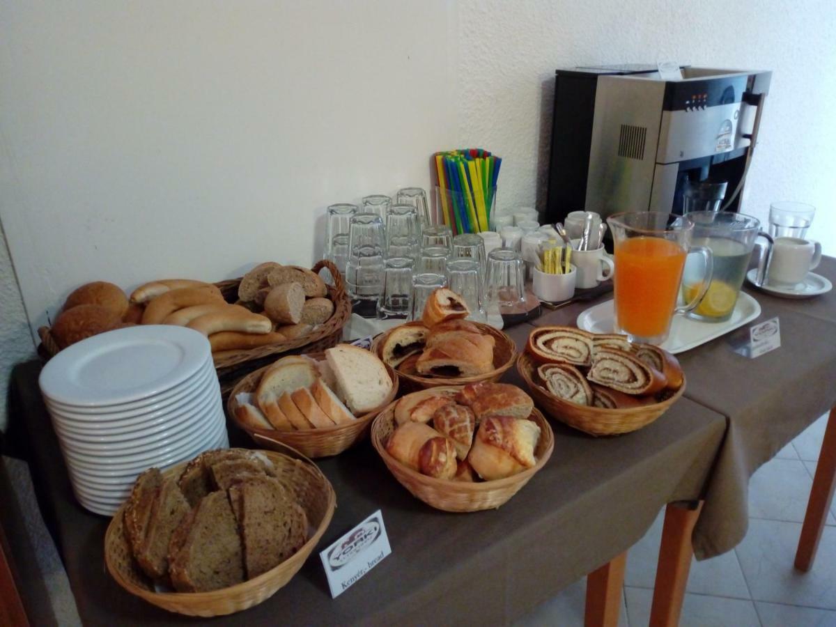 Yorki Panzio Hotel Alsoors Luaran gambar