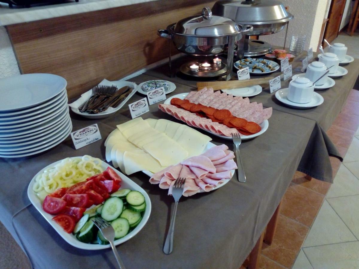 Yorki Panzio Hotel Alsoors Luaran gambar