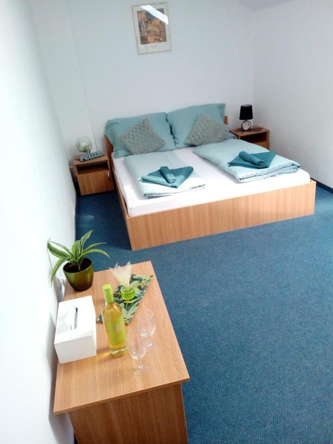 Yorki Panzio Hotel Alsoors Luaran gambar